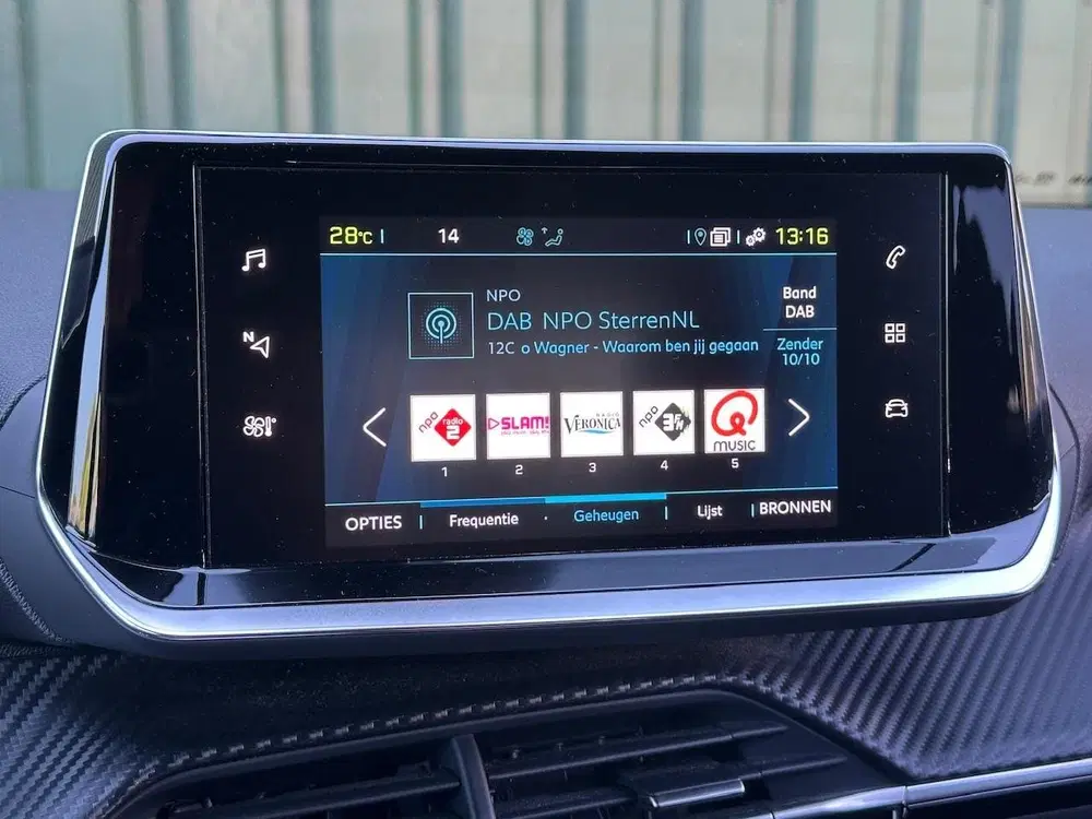 Peugeot 2008 EV Active Pack 50 kWh Navigatie uit 2023, foto 19