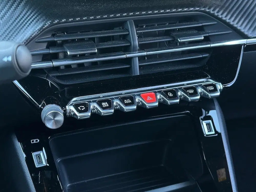 Peugeot 2008 EV Active Pack 50 kWh Navigatie uit 2023, foto 20