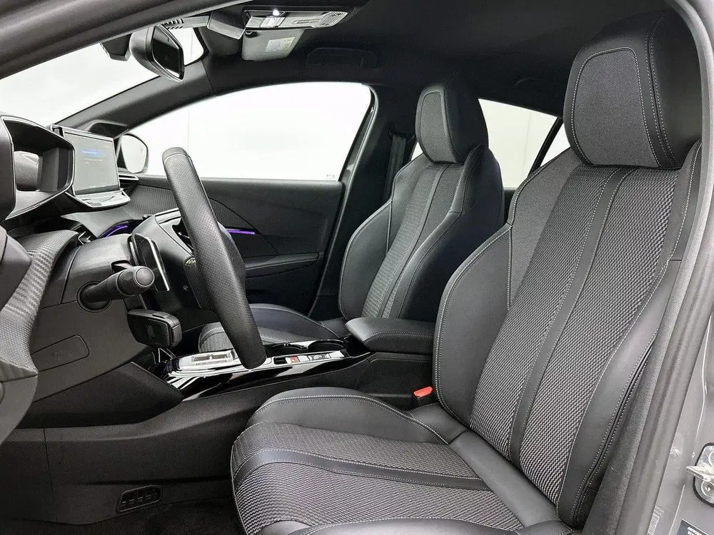 Peugeot 208 GT Hybrid 145pk Automaat uit 2025, foto 10