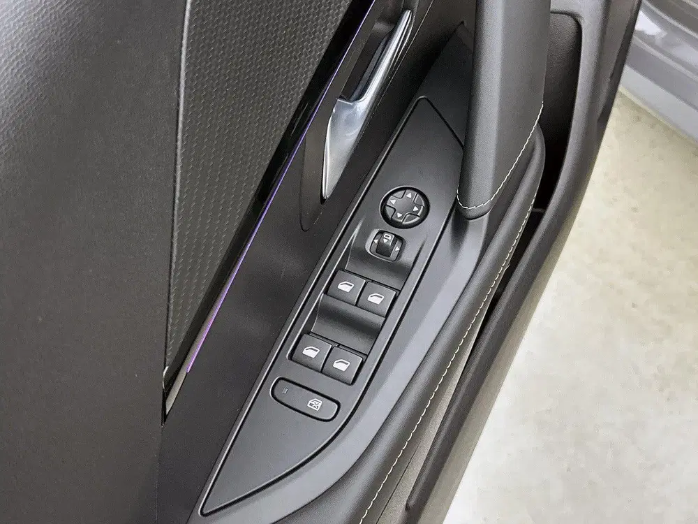 Peugeot 208 GT Hybrid 145pk Automaat uit 2025, foto 19