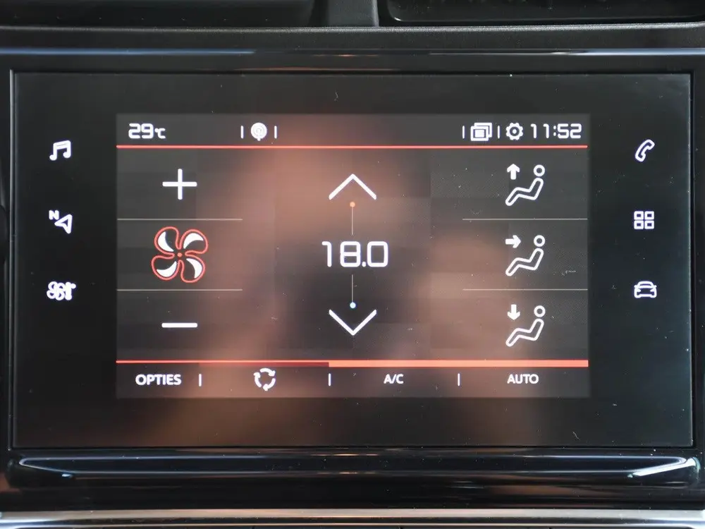 Citroën C3 Aircross Shine 1.2 PureTech 110pk NAVI | DAB | C uit 2019, foto 17
