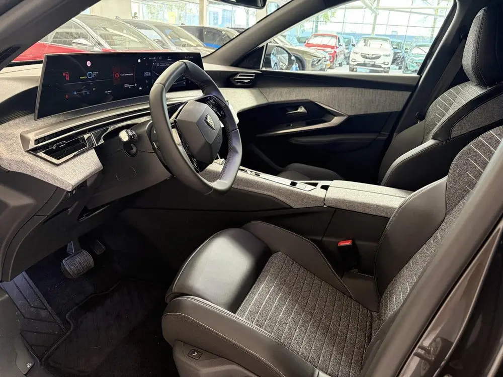 Peugeot 5008 1.6 Plug-in Hybrid 195 Allure 7p uit 2026, foto 4