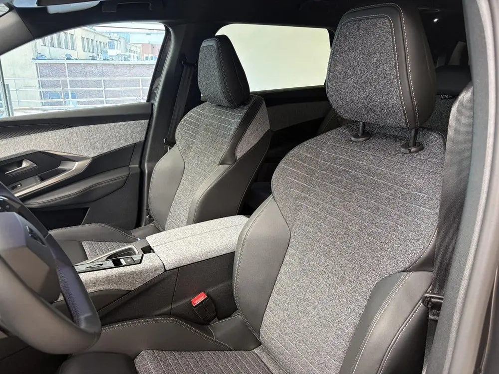 Peugeot 5008 1.6 Plug-in Hybrid 195 Allure 7p uit 2026, foto 6