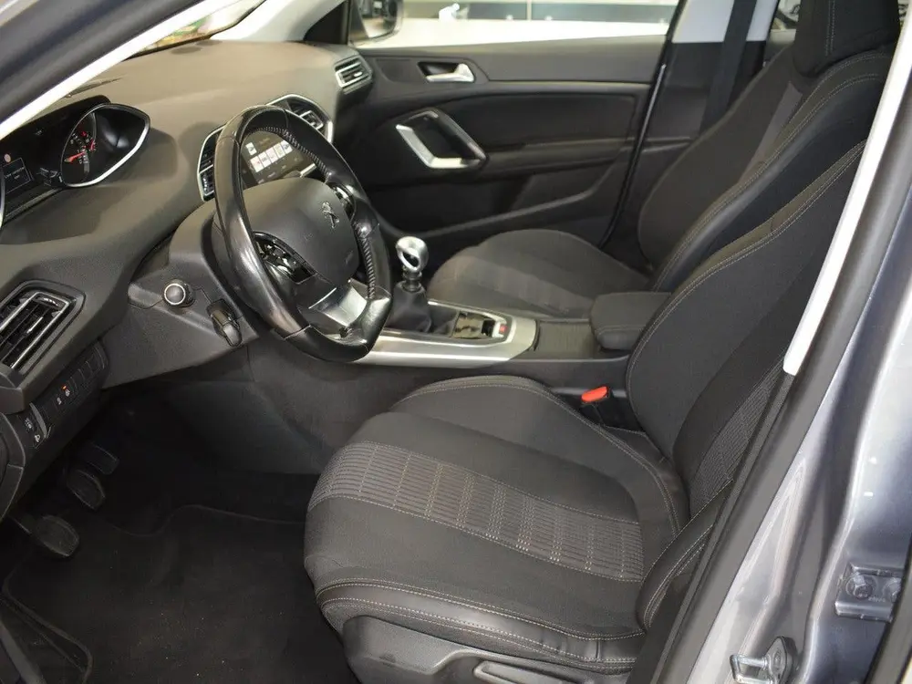 Peugeot 308 1.2 PureTech Allure | 130pk | Panoramadak | Trek uit 2019, foto 5