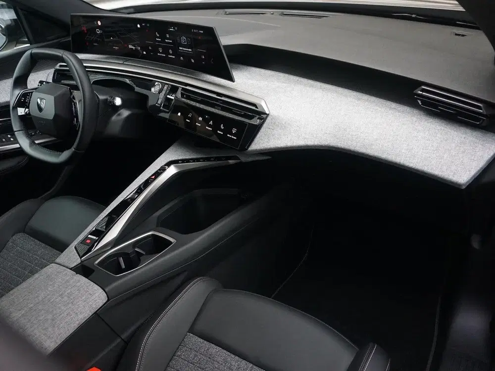 Peugeot 5008 1.2 Hybrid 145 Allure 7p 360 Camera uit 2025, foto 8