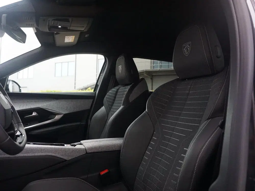 Peugeot 5008 1.2 Hybrid 145 GT 7p 360 Vision Camera uit 2025, foto 11