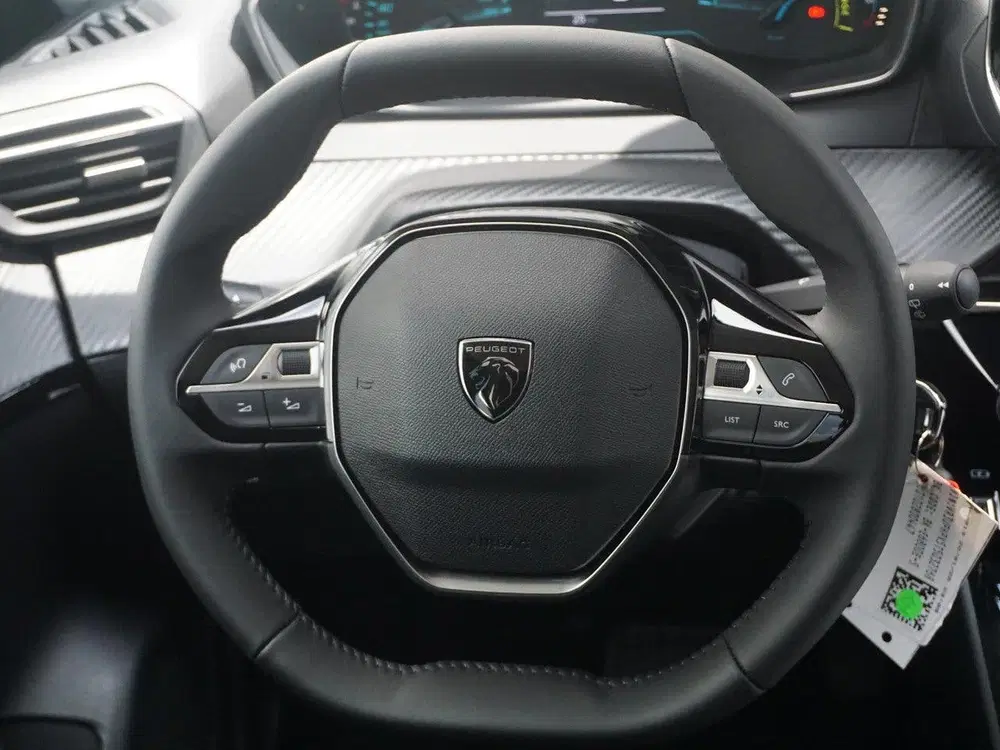 Peugeot 208 1.2 Hybrid 110 e-DCS6 Business Parkeercame uit 2026, foto 14