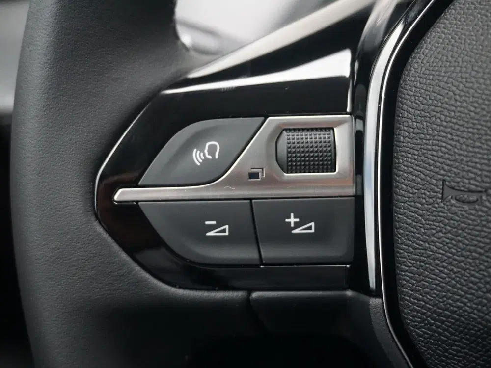 Peugeot 208 1.2 Hybrid 110 e-DCS6 Business Parkeercame uit 2026, foto 16