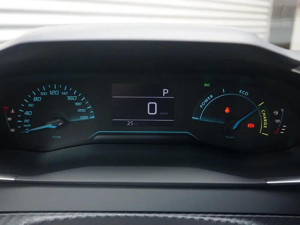 Peugeot 208 1.2 Hybrid 110 e-DCS6 Business Parkeercame uit 2026, foto 17