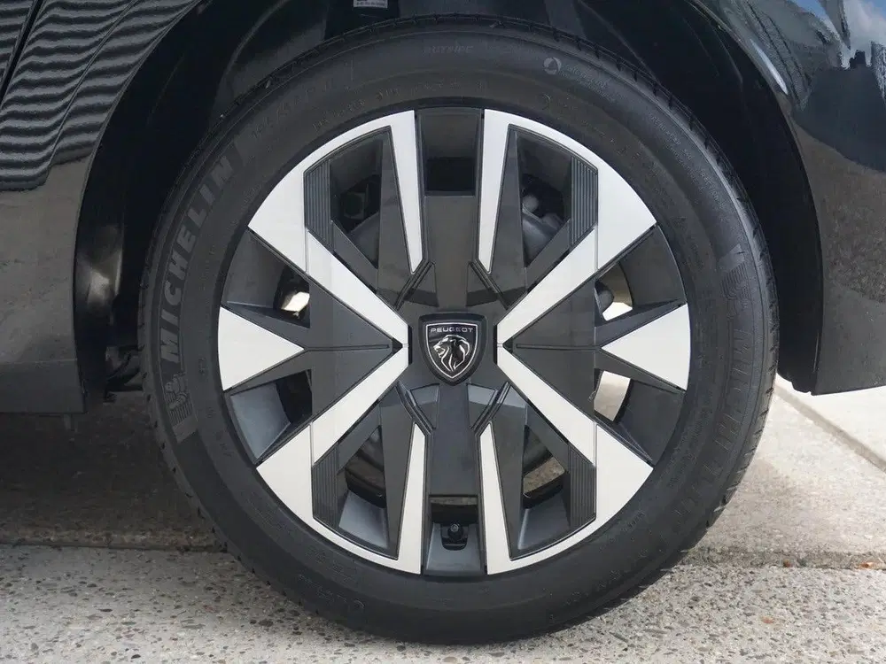 Peugeot 208 1.2 Hybrid 110 e-DCS6 Business Parkeercame uit 2026, foto 7