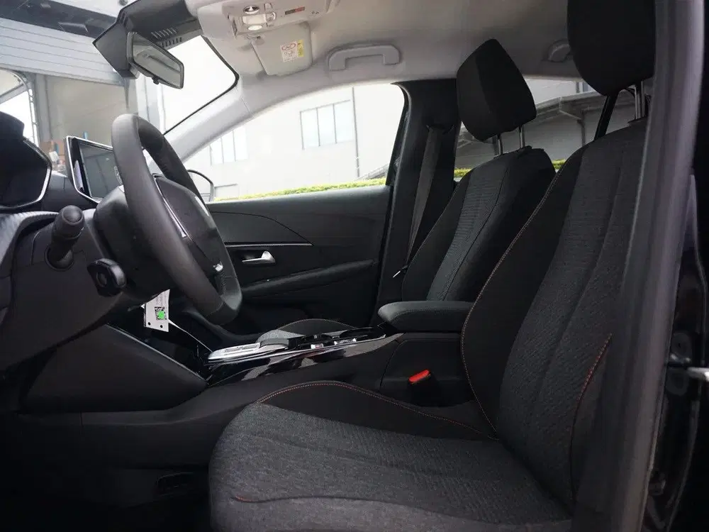 Peugeot 208 1.2 Hybrid 110 e-DCS6 Business Parkeercame uit 2026, foto 9