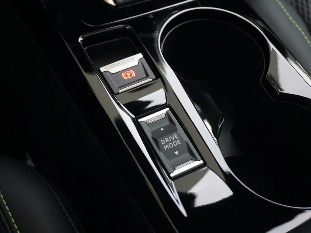 Peugeot 2008 1.2 Hybrid 145 GT uit 2025, foto 13