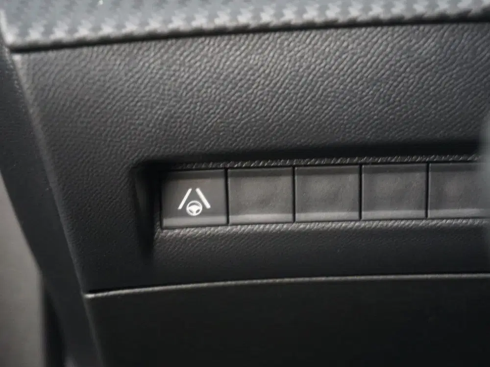 Peugeot 2008 1.2 Hybrid 145 GT uit 2025, foto 15