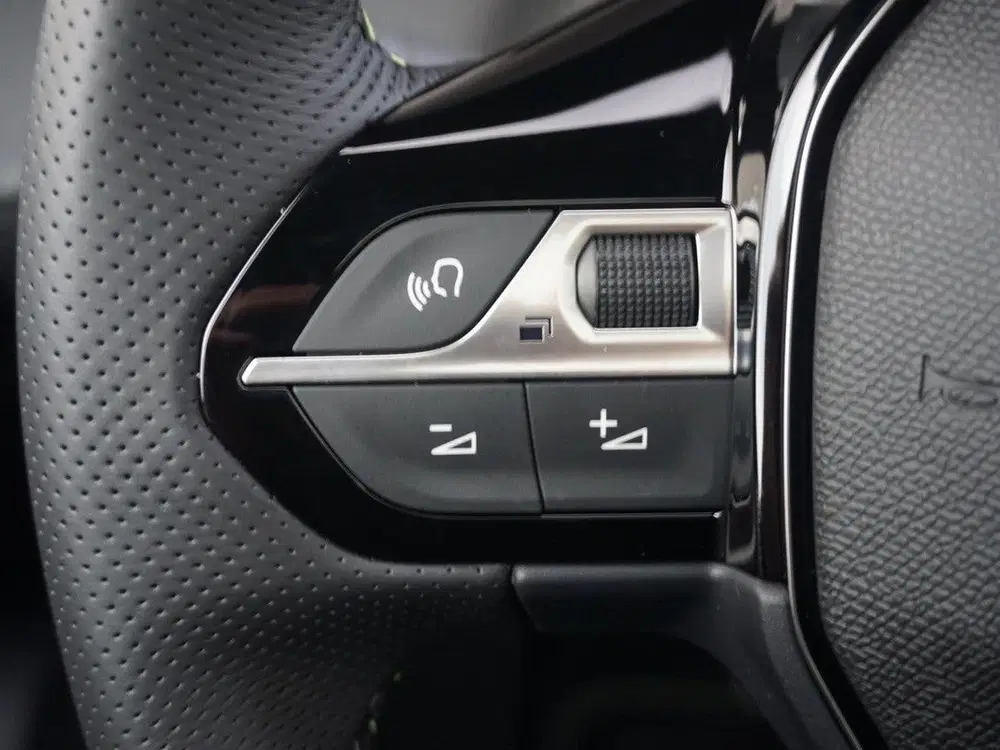 Peugeot 2008 1.2 Hybrid 145 GT uit 2025, foto 18