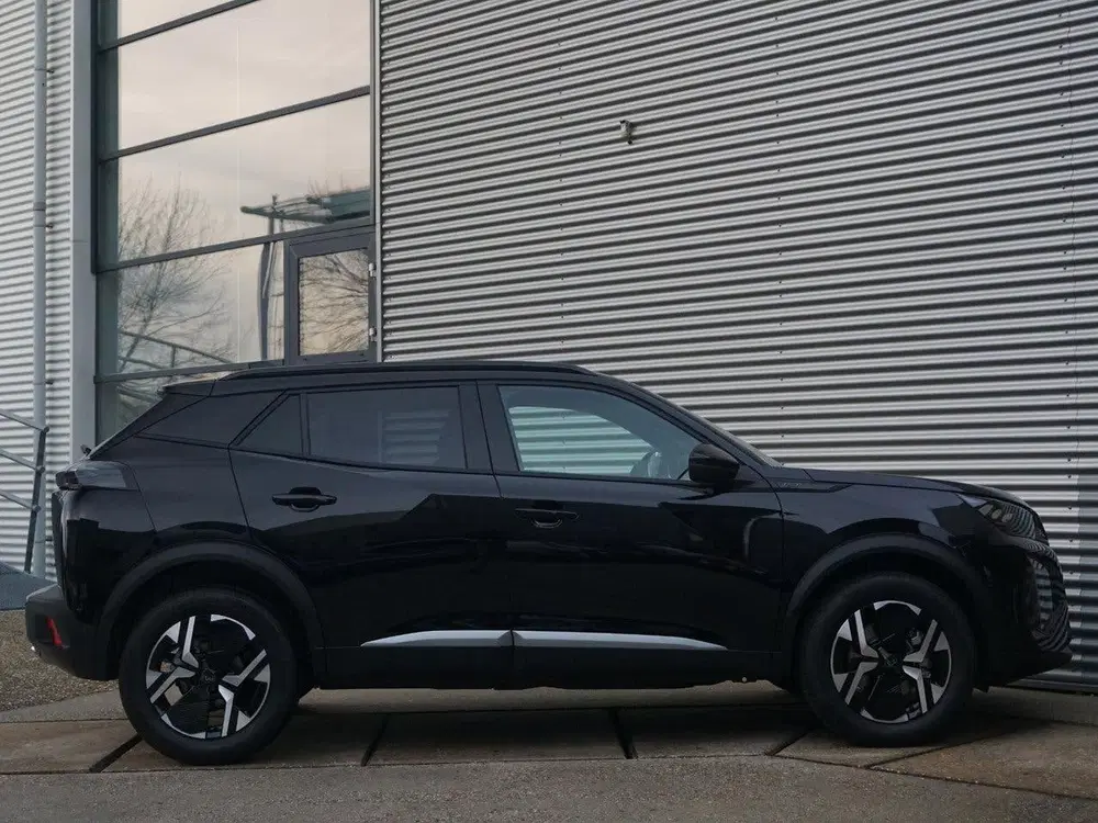 Peugeot 2008 1.2 Hybrid 145 GT uit 2025, foto 4
