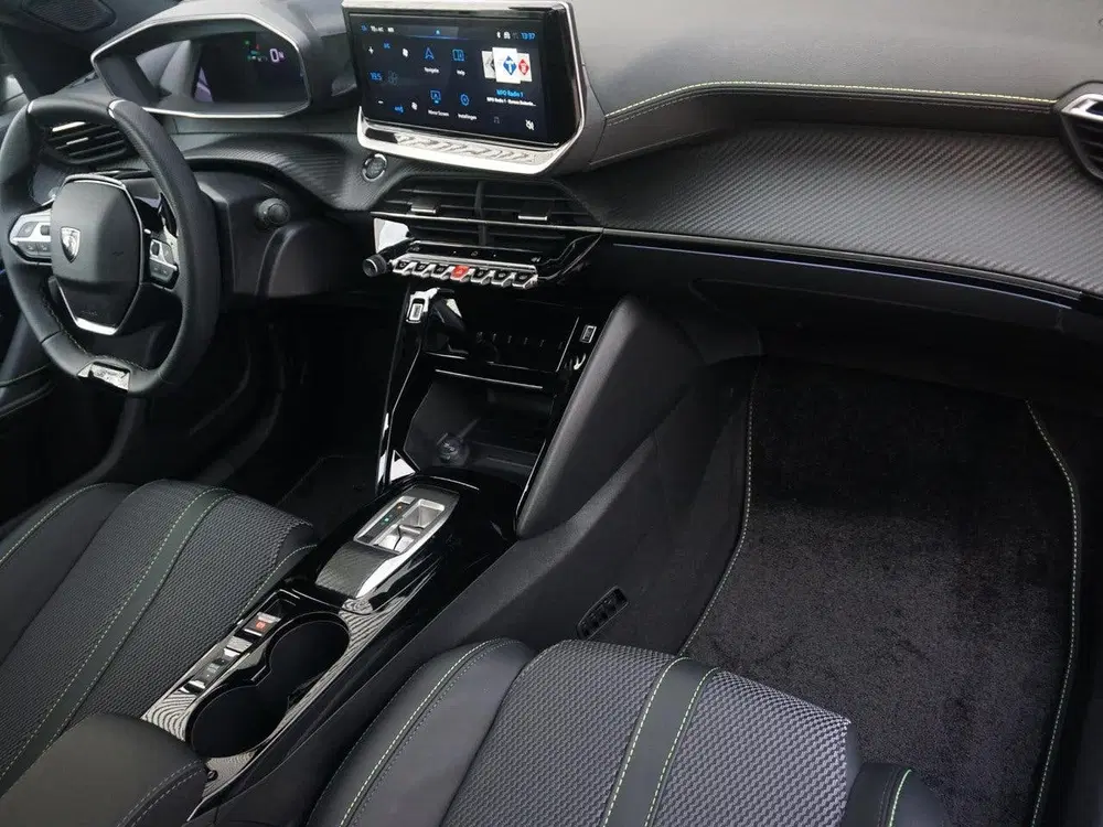 Peugeot 2008 1.2 Hybrid 145 GT uit 2025, foto 9