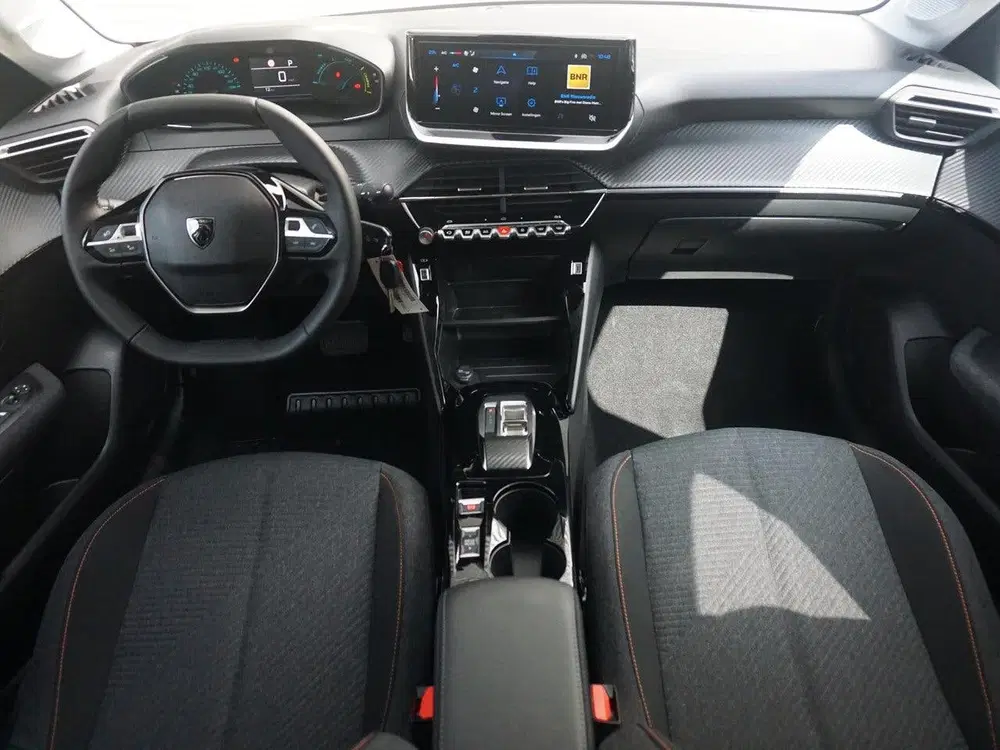 Peugeot 208 1.2 Hybrid 110 e-DCS6 Business Parkeercame uit 2026, foto 10
