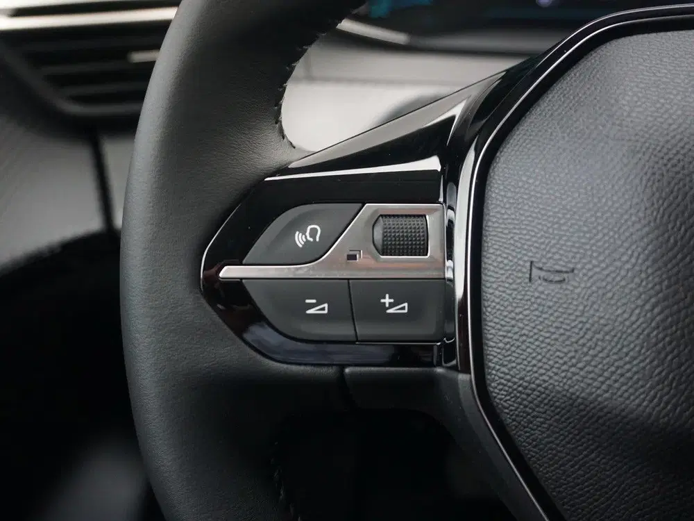 Peugeot 208 1.2 Hybrid 110 e-DCS6 Business Parkeercame uit 2026, foto 16