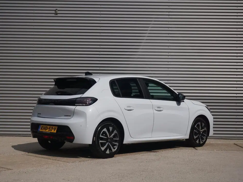 Peugeot 208 1.2 Hybrid 110 e-DCS6 Business Parkeercame uit 2026, foto 2