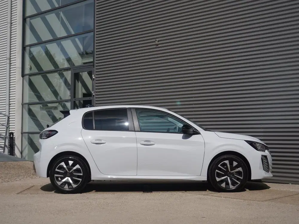 Peugeot 208 1.2 Hybrid 110 e-DCS6 Business Parkeercame uit 2026, foto 6