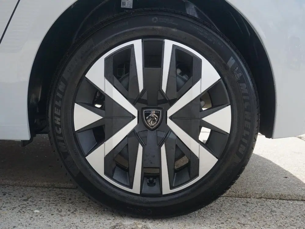 Peugeot 208 1.2 Hybrid 110 e-DCS6 Business Parkeercame uit 2026, foto 7