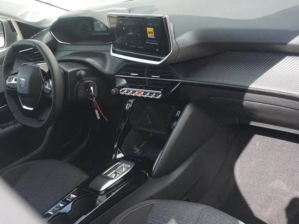 Peugeot 208 1.2 Hybrid 110 e-DCS6 Business Parkeercame uit 2026, foto 8