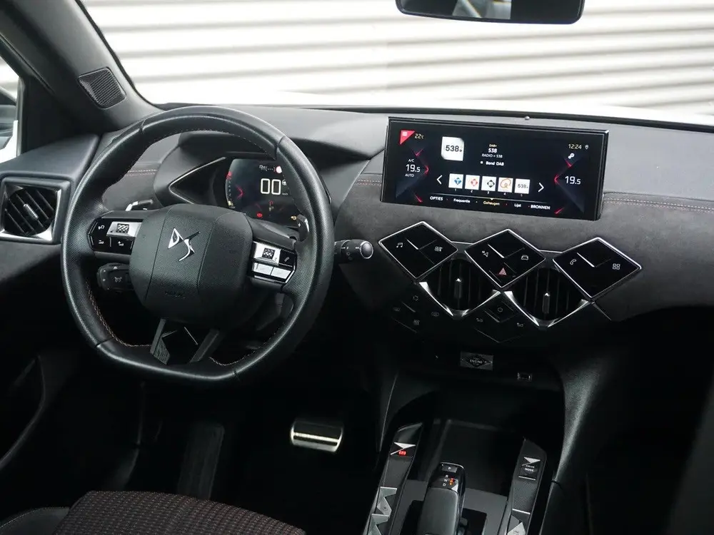 DS Automobiles 3 DS DS 3 Crossback 1.2 TURBO 130 Performance Line Parkeerhulp uit 2020, foto 10