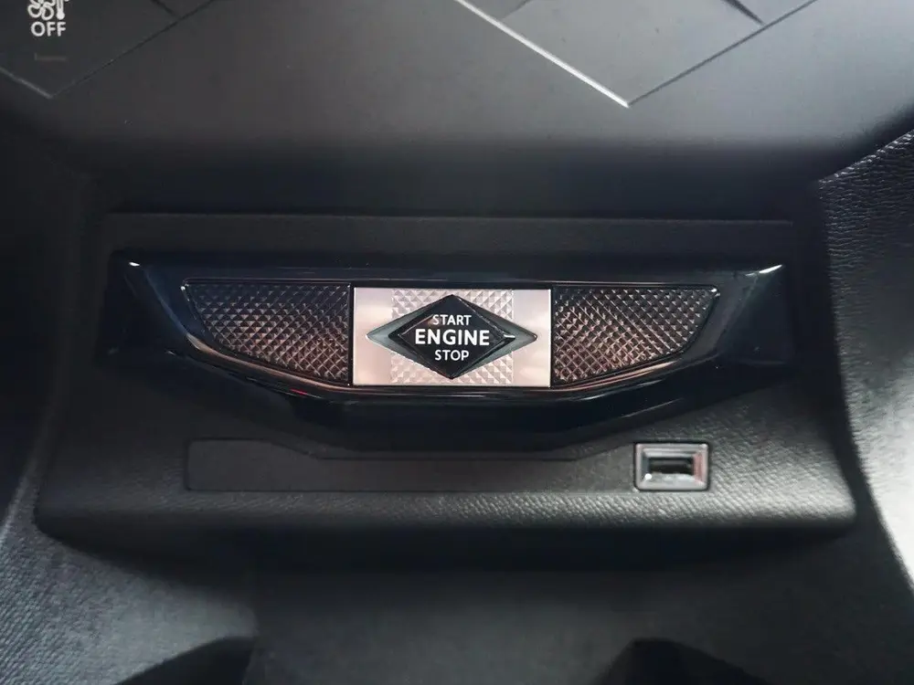 DS Automobiles 3 DS DS 3 Crossback 1.2 TURBO 130 Performance Line Parkeerhulp uit 2020, foto 16