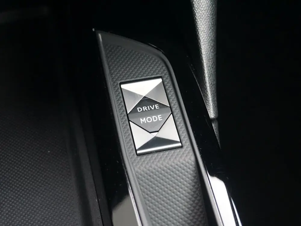 DS Automobiles 3 DS DS 3 Crossback 1.2 TURBO 130 Performance Line Parkeerhulp uit 2020, foto 18