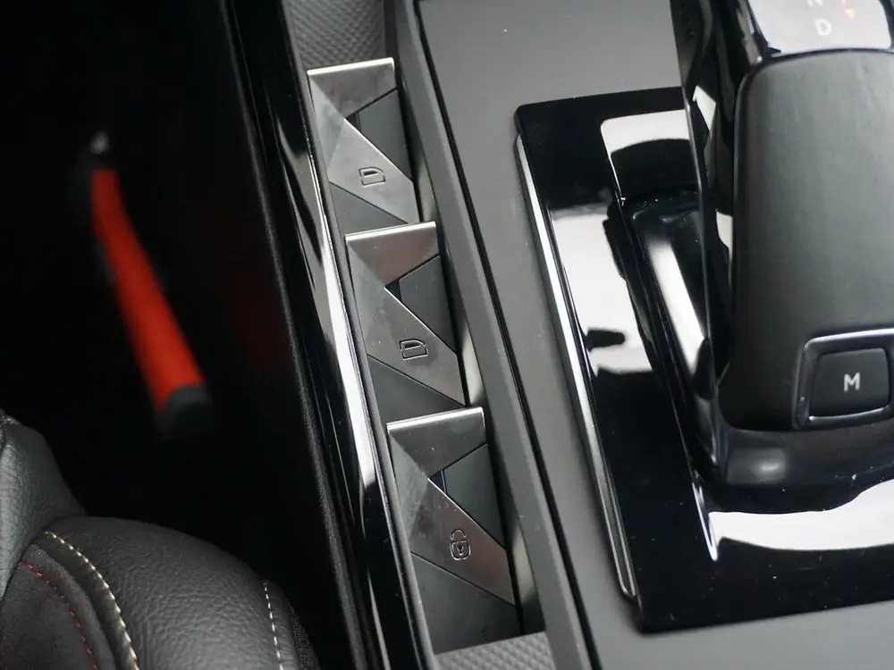 DS Automobiles 3 DS DS 3 Crossback 1.2 TURBO 130 Performance Line Parkeerhulp uit 2020, foto 20