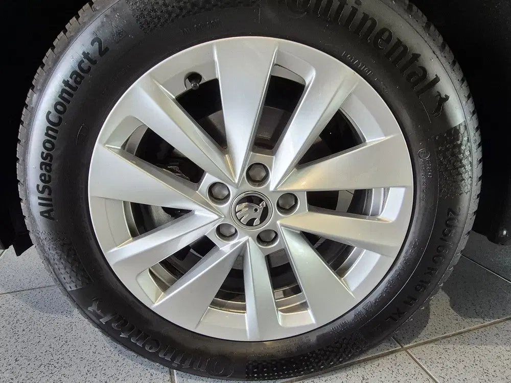 Skoda Kamiq 1.0 TSI Sport Business uit 2023, foto 14