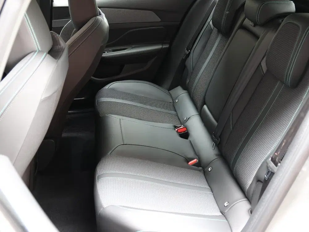 Peugeot 408 Allure 145pk Hybrid uit 2025, foto 16