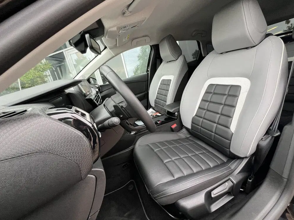 Citroën C4 1.2 Hybrid 145 Max Automaat uit 2025, foto 12
