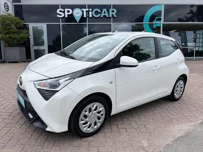 Toyota Aygo 1.0 VVT-i 72 pk x-play 5 deurs uit 2021