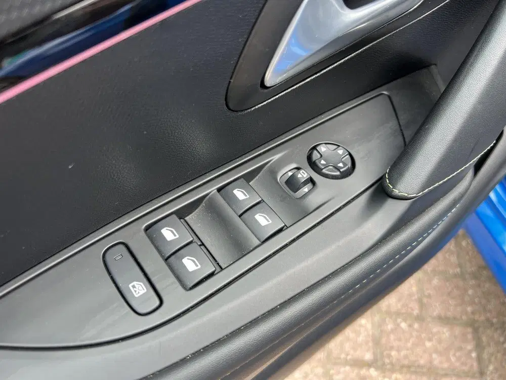 Peugeot 208 EV GT Pack 136 pk 50 kWh Automaat Range to uit 2021, foto 13
