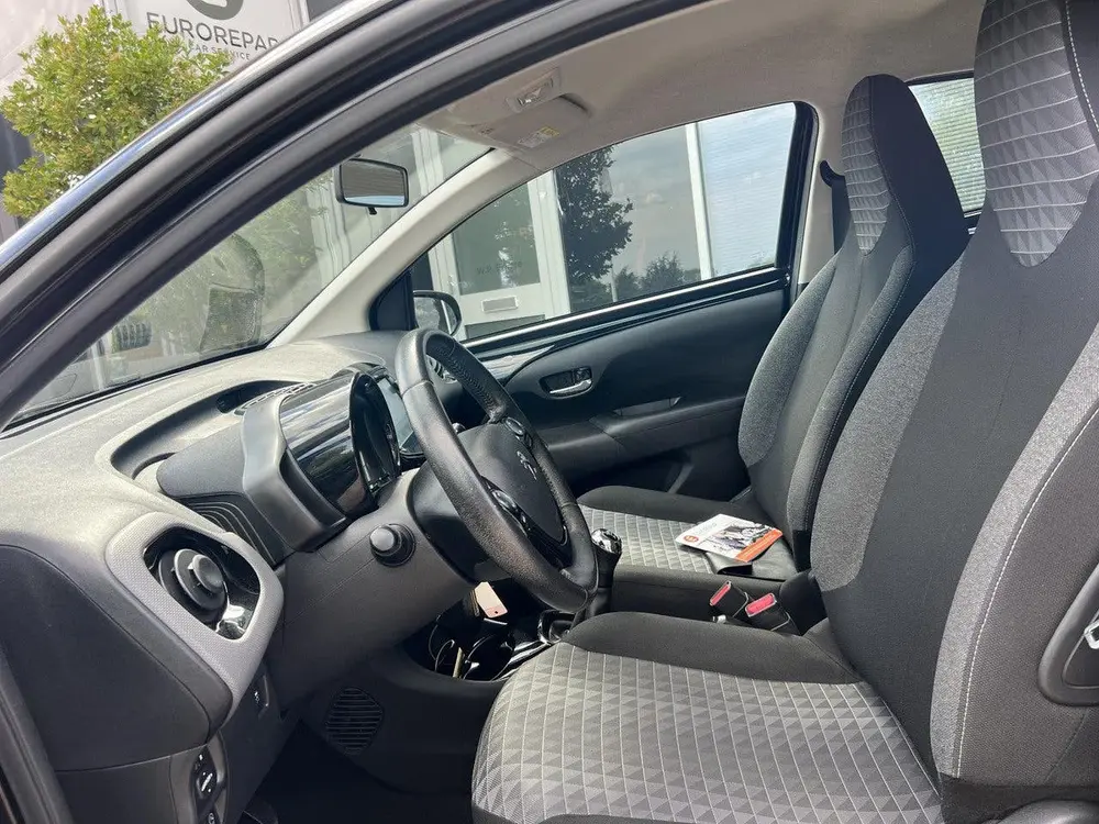 Peugeot 108 1.0 e-VTi 72 pk Allure 5 deurs Navigatie v uit 2021, foto 6