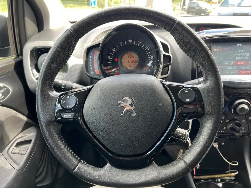 Peugeot 108 1.0 e-VTi 72 pk Allure 5 deurs Navigatie v uit 2021, foto 9