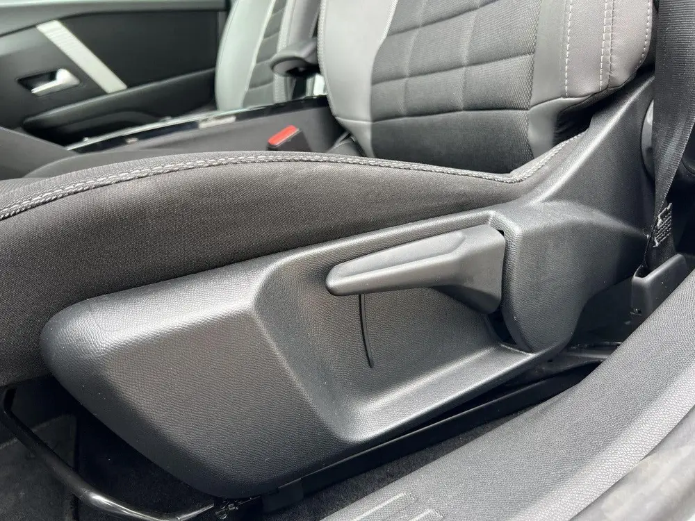 Citroën C4 1.2 Hybrid 145pk Plus Automaat Navigatie v uit 2025, foto 12