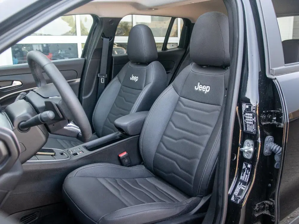 Jeep Avenger 1.2 e-Hybrid Summit uit 2024, foto 11