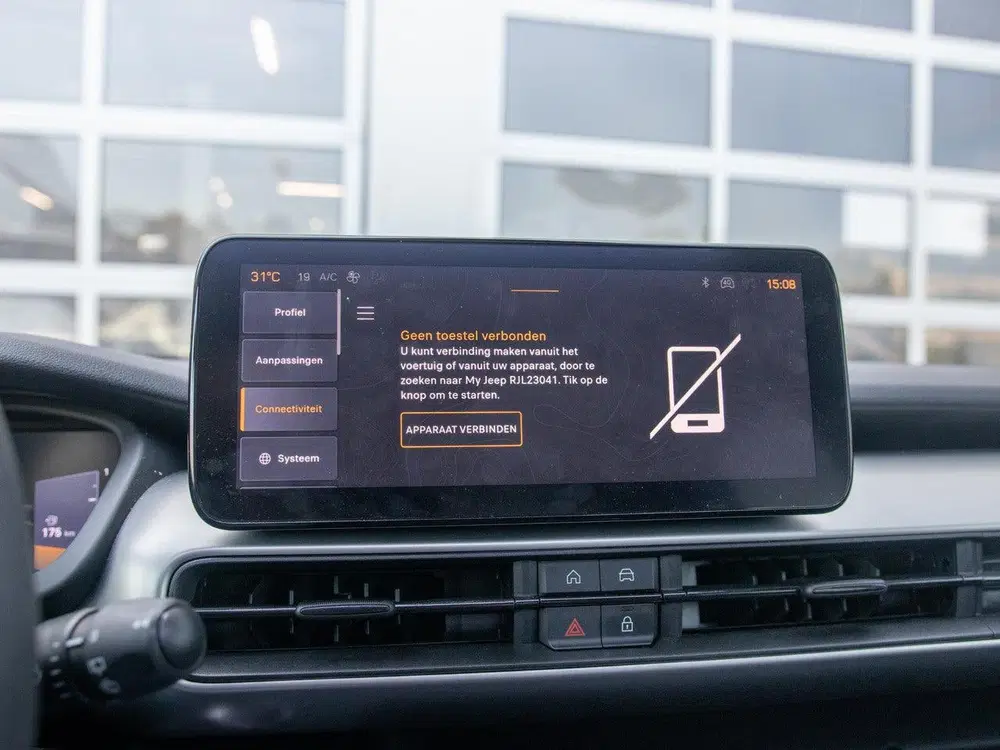 Jeep Avenger 1.2 e-Hybrid Summit uit 2024, foto 19