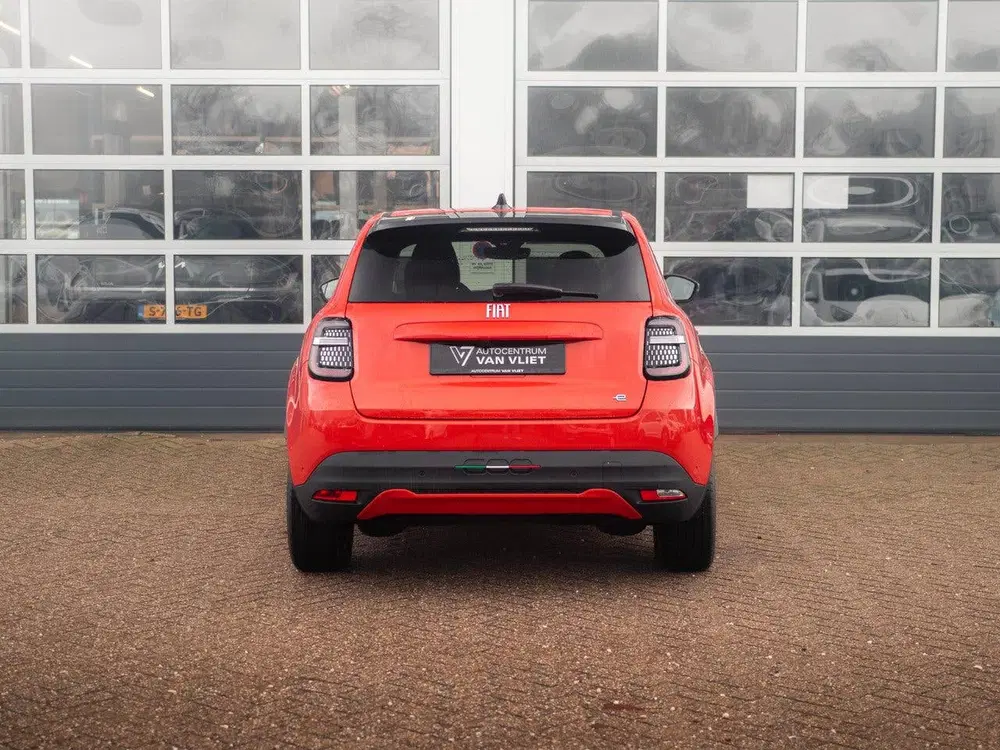 Fiat 600e La Prima 54 kWh uit 2025, foto 6