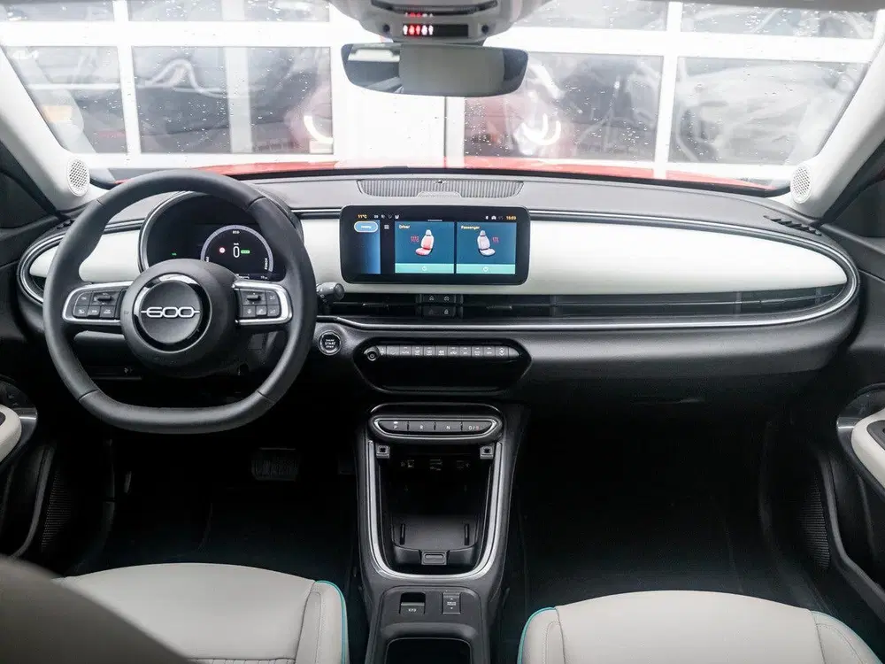 Fiat 600e La Prima 54 kWh uit 2025, foto 9