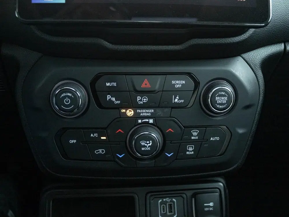 Jeep Renegade 1.5T e-Hybrid Summit uit 2024, foto 17