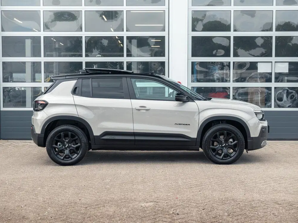 Jeep Avenger Black Edition 54 kWh uit 2026, foto 5