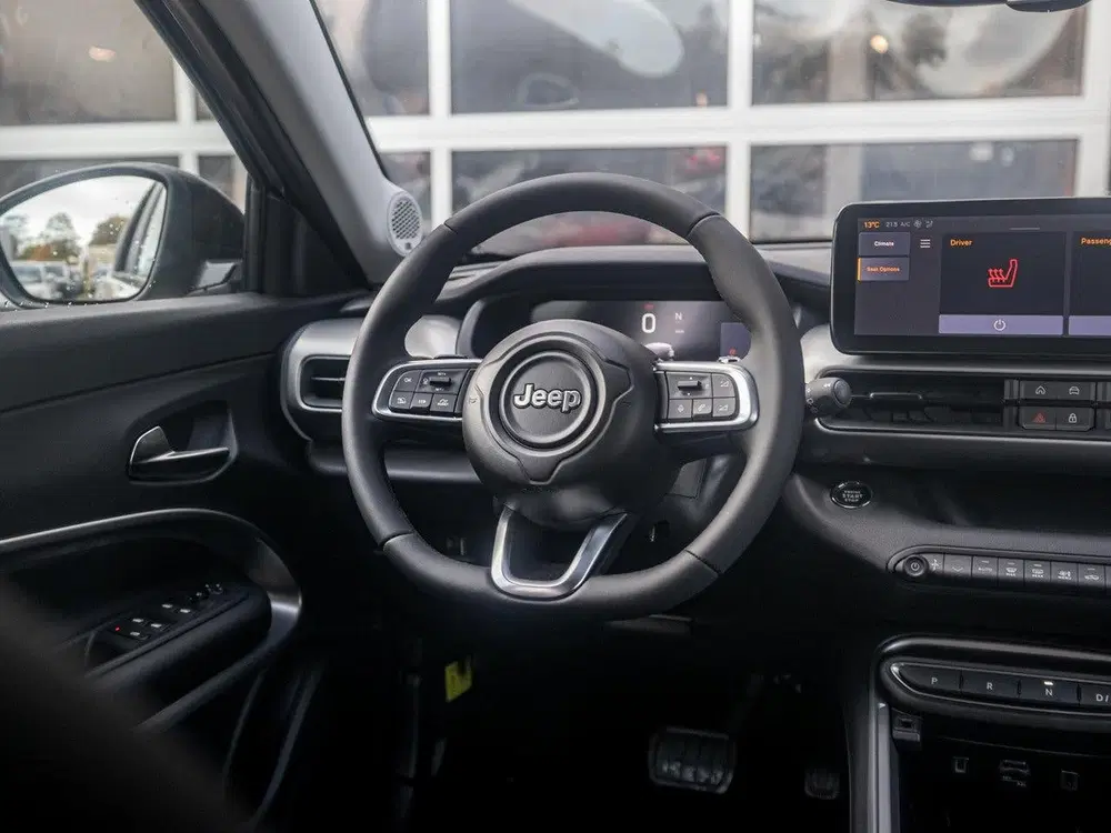 Jeep Avenger 1.2 e-Hybrid Summit uit 2025, foto 13