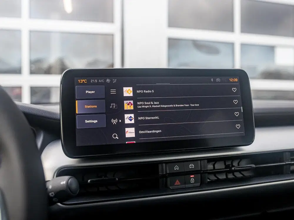 Jeep Avenger 1.2 e-Hybrid Summit uit 2025, foto 15