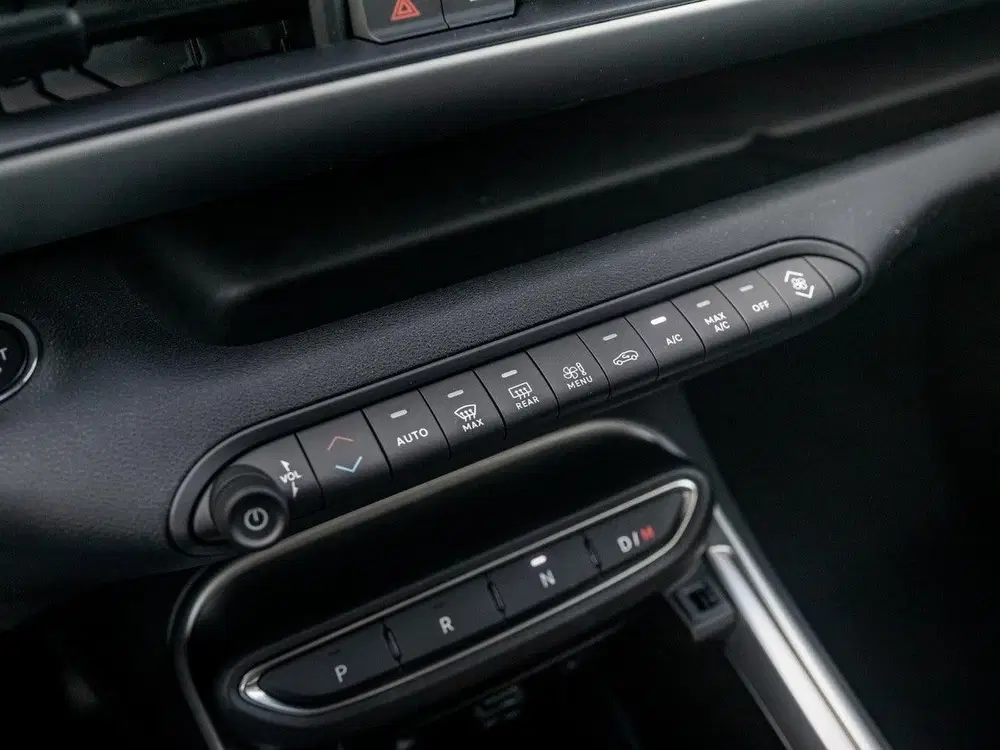 Jeep Avenger 1.2 e-Hybrid Summit uit 2025, foto 18