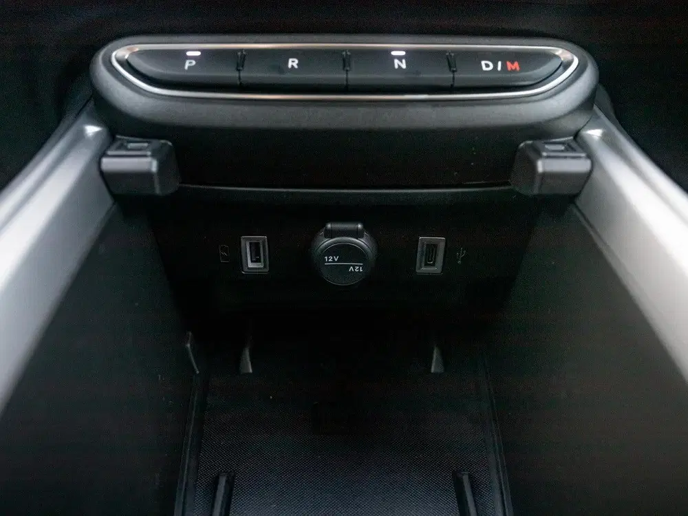 Jeep Avenger 1.2 e-Hybrid Summit uit 2025, foto 20