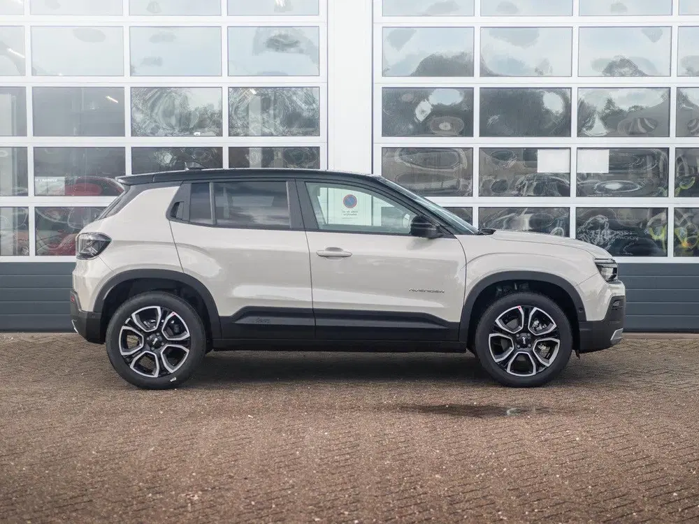 Jeep Avenger 1.2 e-Hybrid Summit uit 2025, foto 4