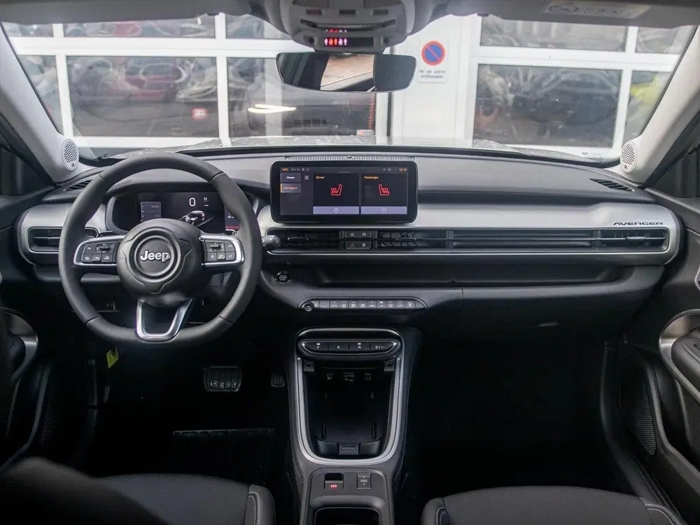 Jeep Avenger 1.2 e-Hybrid Summit uit 2025, foto 9